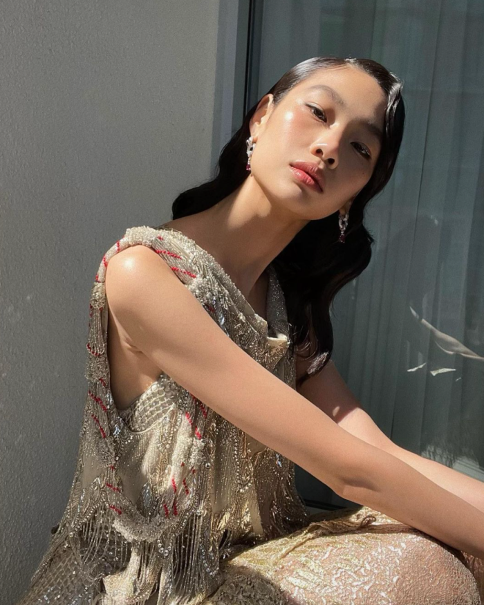 Style｜郑好娟红毯礼服近看很华丽，远看却像张古怪小桌子？ 更多热点 图1张