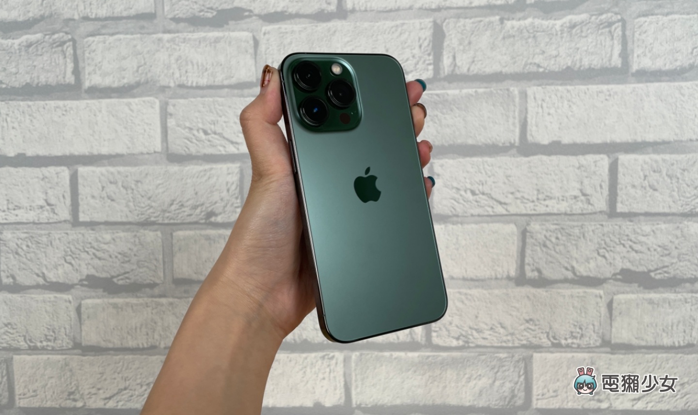 松岭青色的 iPhone 13 Pro 开箱！和绿色的 iPhone 13 比起来更显优雅 同场加映：夜幕绿的 iPhone 11 Pro 又是哪一种绿？ 数码科技 图3张