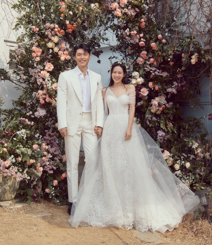 Style｜孙艺珍大婚，穿遍所有女生梦想中的婚纱品牌！ 更多热点 图1张