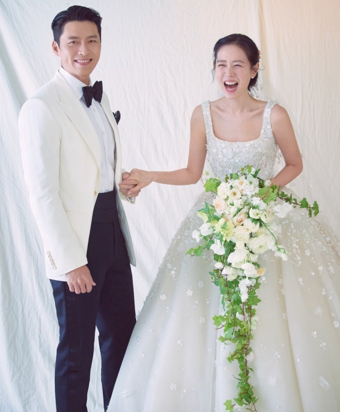 Style｜孙艺珍大婚，穿遍所有女生梦想中的婚纱品牌！ 更多热点 图3张