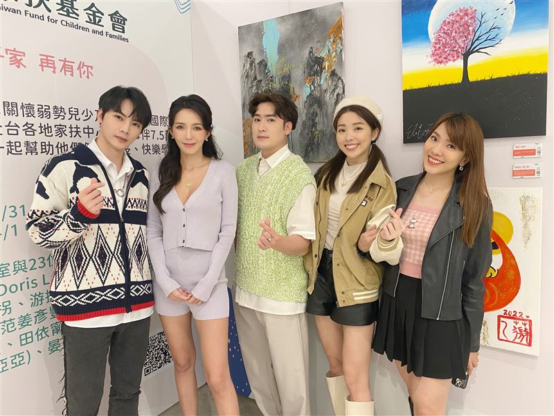 古曜威广邀公益变红娘！陈乔恩、粿粿、玉兔3对佳偶全结婚 时尚资讯 图1张