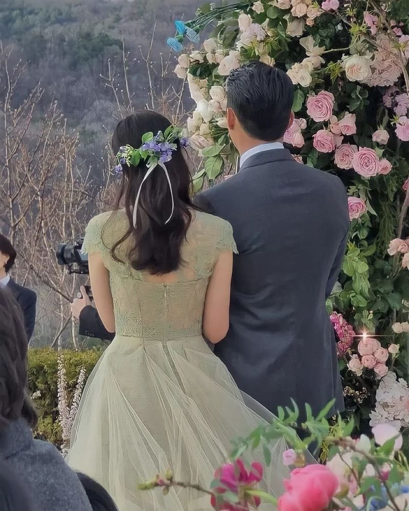 玄彬吻孙艺真画面曝光♥宾客视角超甜　婚礼豪砸逾520万 时尚资讯 图2张