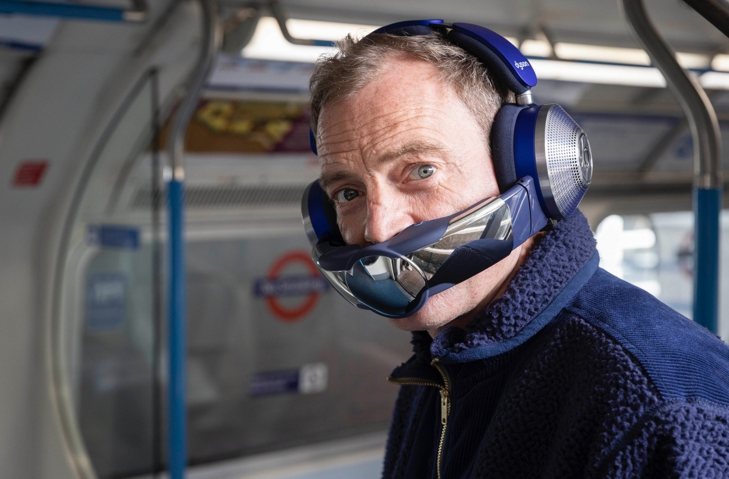 戴上很难不被注意！Dyson Airwarp 空气清净耳机登场 预计今年秋季上市 数码科技 图1张