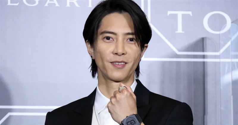 山下智久爆瘦脸凹陷憔悴“帅脸变畸形”现身　网：好可怕！ 时尚资讯 图2张
