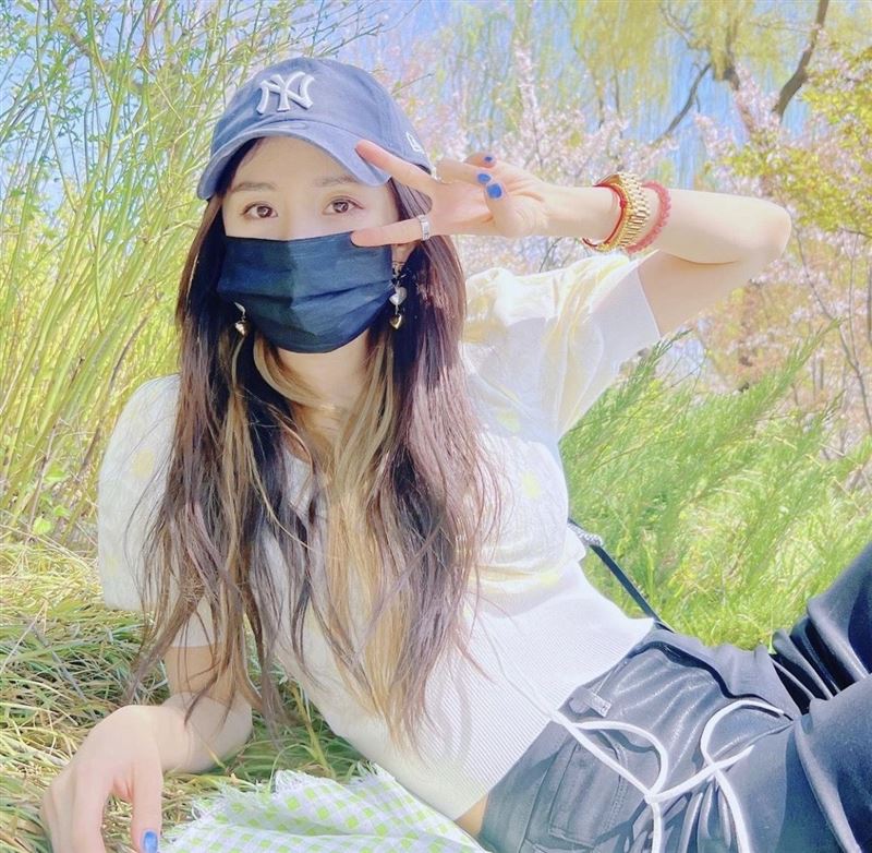 杨幂私服流出！扭臀泄“一大截雪白蛮腰”　男友视角照曝光 时尚资讯 图3张