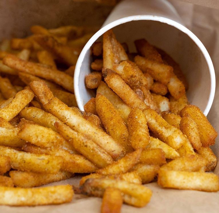 美食 I 刘嘉玲、奥巴马赞不绝口的汉堡FIVE GUYS，吃货们赶紧冲Pavilion分店！ 更多热点 图3张