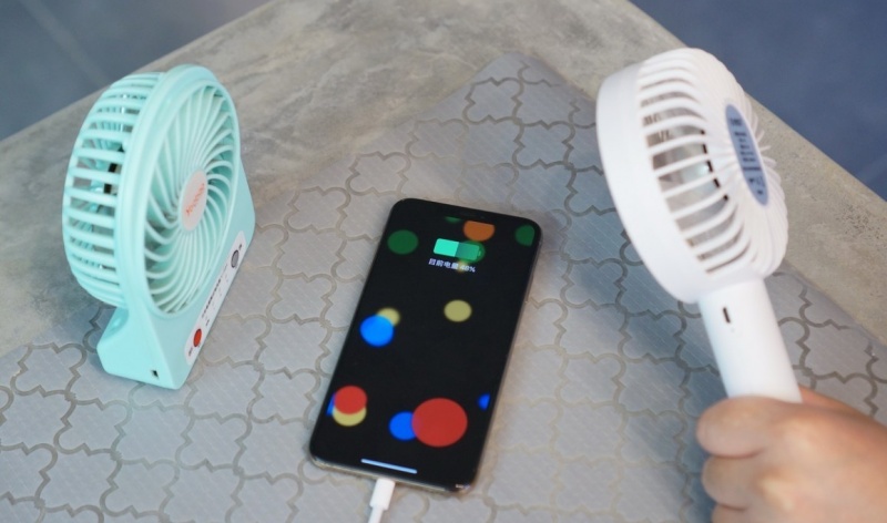 Tips I 手机无端端发烫怎么办？4招让你手机快速降温！ 更多热点 图2张