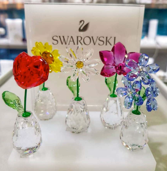 科普｜Swarovski水晶还有分“仿”的？第一个logo竟是朵花并非天鹅？ 更多热点 图4张