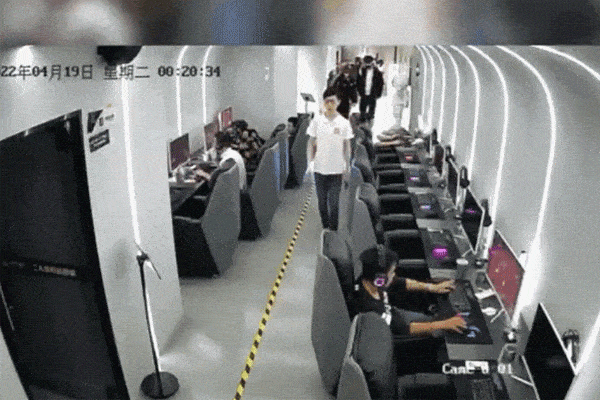 离婚未满3个月...Angelababy被爆和小10岁林一穿情侣装去网吧！ 幽会视频流出 娱乐资讯 图2张