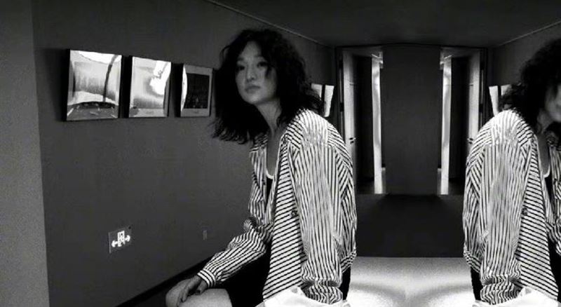 周迅脱了！低胸露“超细纤腰”惊人身材曝光　看不出47岁 时尚资讯 图2张