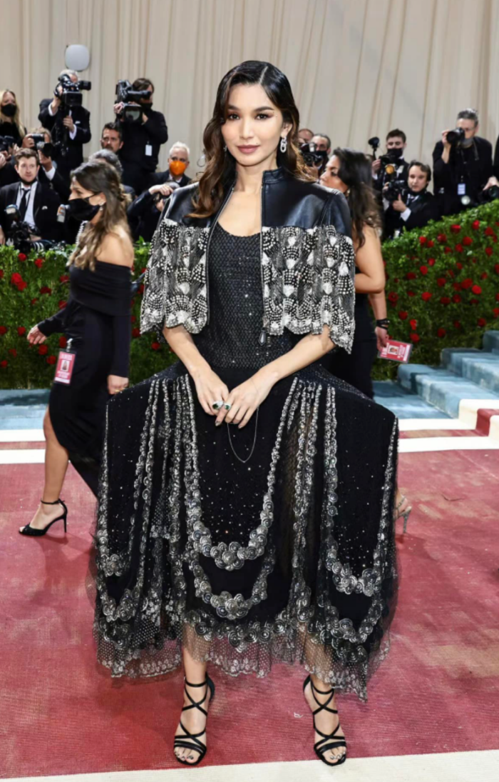 Style｜超模Cara大胆裸上身、丰臀金穿百万美金礼服亮相Met Gala！ 更多热点 图4张
