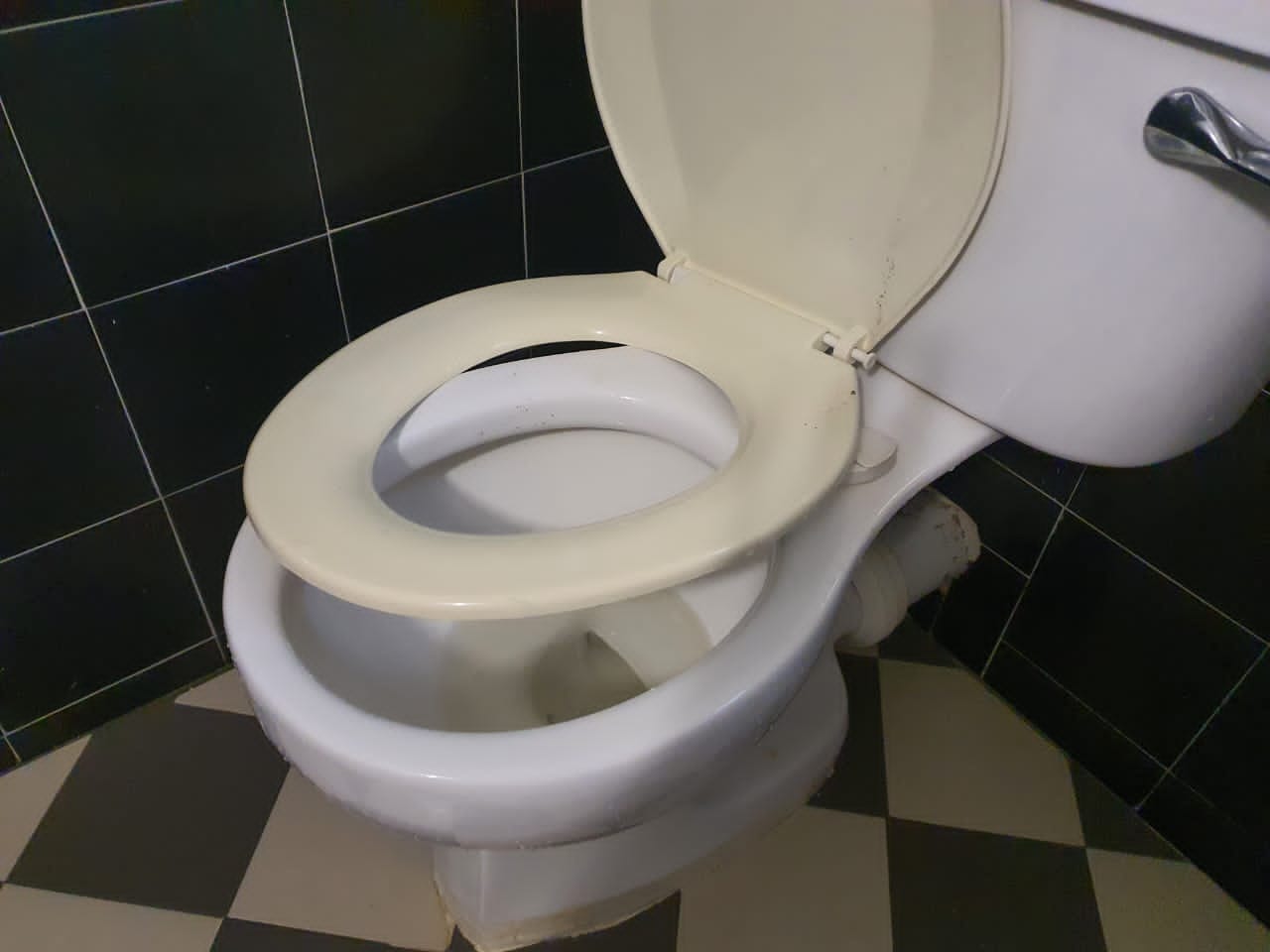 旅行 I 金马伦网红欧式住宿踩雷！网友力数6宗罪：比RM80廉价酒店都不如 更多热点 图6张