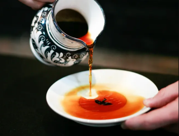 科普｜茶杯下的小碟子到底能干嘛？猜你也没想到是这样用！ 更多热点 图4张