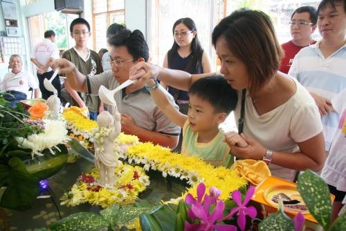 节日 I 浴佛的意义是消除烦恼！卫塞节5个须知 更多热点 图2张