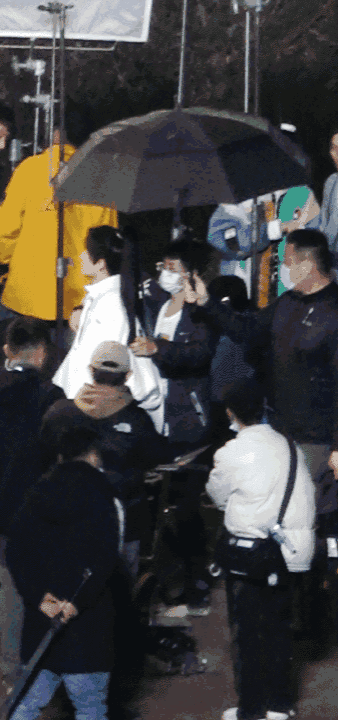 杨洋《且试天下》淋雨下跪拍2天险虚脱！ 播出被一剪没 只剩2秒背影 娱乐资讯 图3张