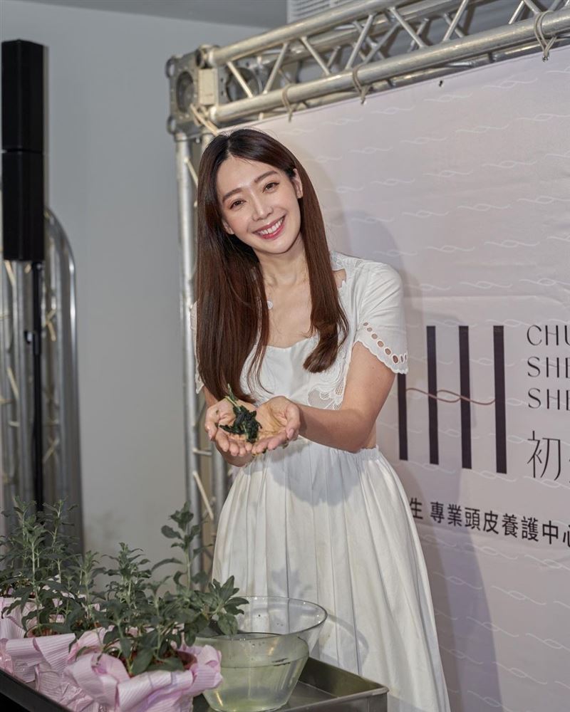 王心恬羞谈全抛广告：接下来还有！老妈看了只回“这2字” 时尚资讯 图1张