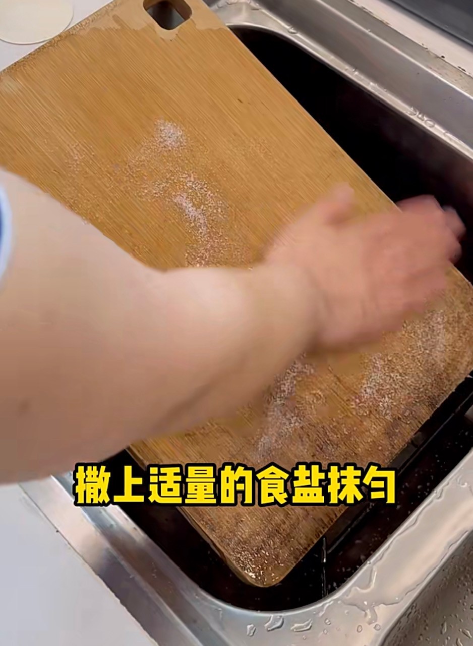 Tips I 家里砧板有发霉痕迹！7个步骤搞定除霉保洁 更多热点 图3张