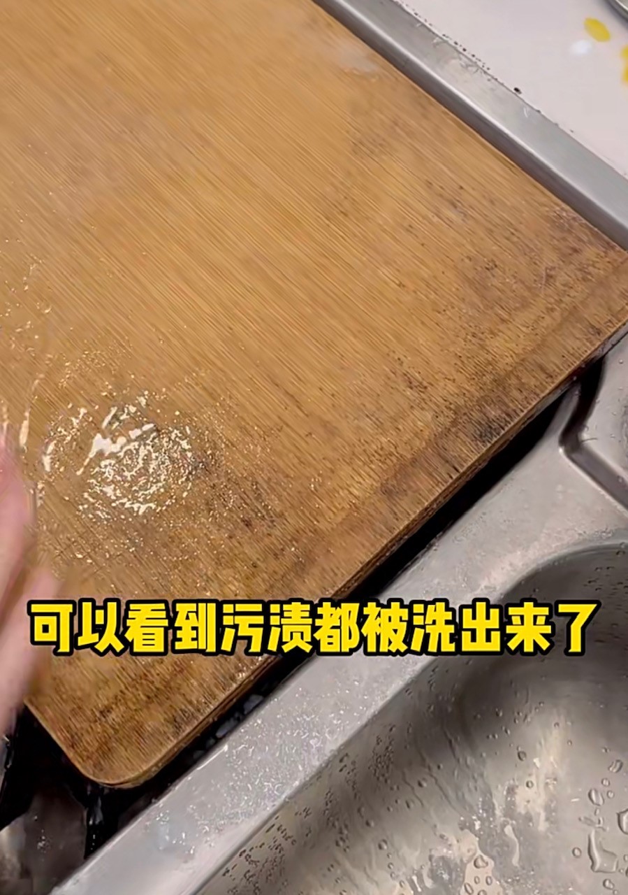 Tips I 家里砧板有发霉痕迹！7个步骤搞定除霉保洁 更多热点 图7张
