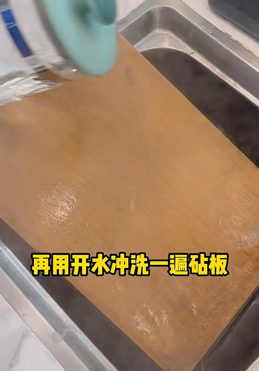 Tips I 家里砧板有发霉痕迹！7个步骤搞定除霉保洁 更多热点 图8张