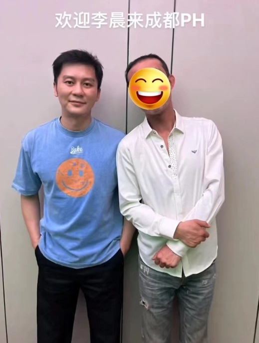 李晨现身夜店聚会！短裙辣妹陪酒调情...他超淡定 娱乐资讯 图3张
