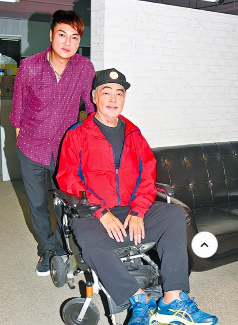 68岁张伟文曝养老院内自残、向隔壁床扔杂物！暴瘦至双腿见骨 娱乐资讯 图2张