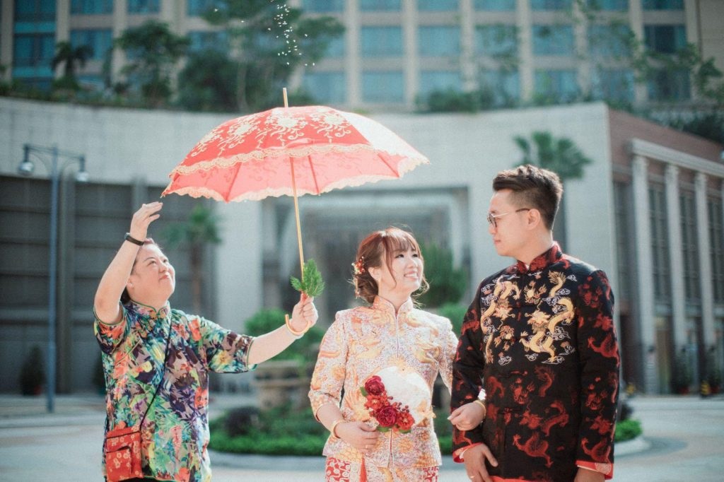 婚嫁 I 新娘出门为什么撑红伞？中式婚礼8大禁忌 更多热点 图2张