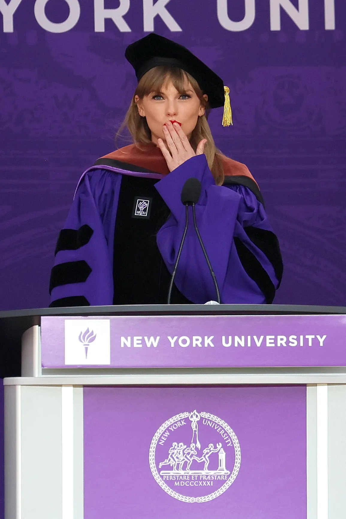 语录 I 获得荣誉博士学位！Taylor Swift毕业典礼10句超激励人心的话 更多热点 图1张