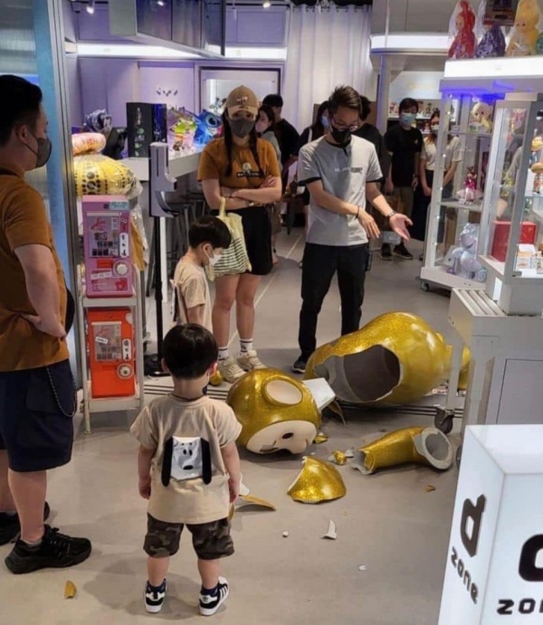 幼童挨倒价值5万2千元商场摆设...父母遭索赔引议！陈山聪、林芊妤发声 娱乐资讯 图1张