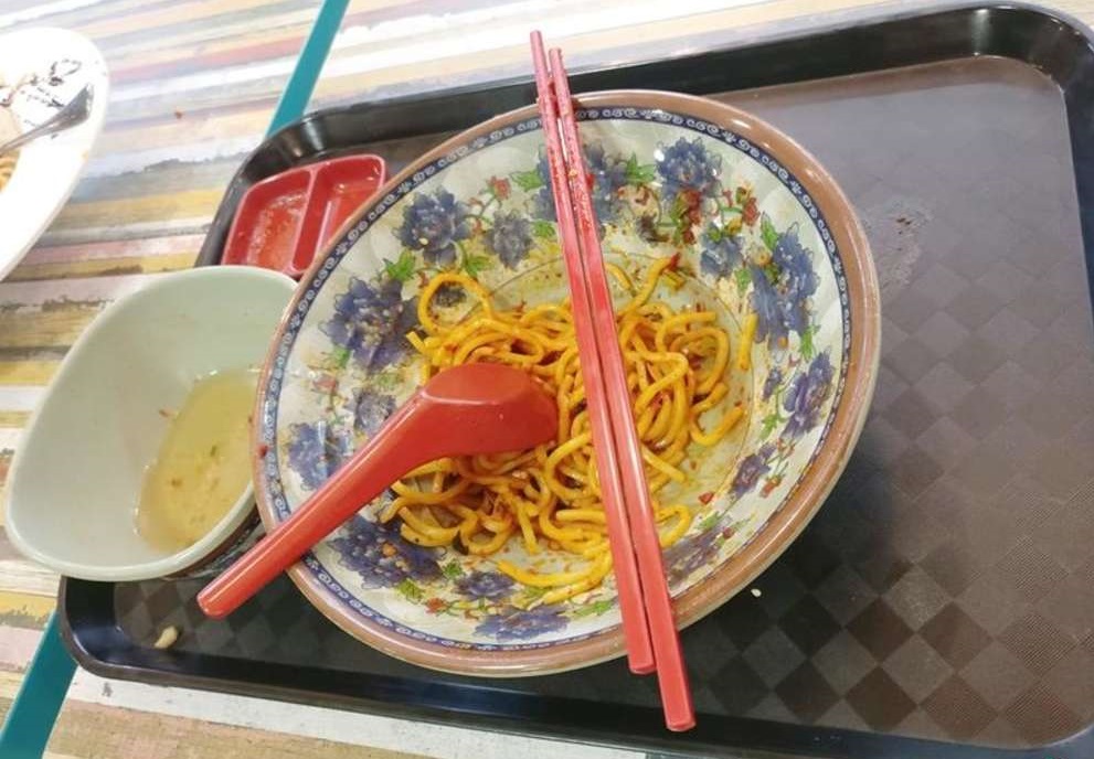 命理 I 抖脚、吃剩饭菜、嫌弃零钱、不用钱包等10个漏财习惯 更多热点 图3张
