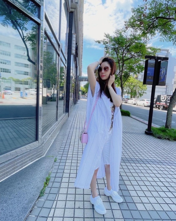 晒“宽松衣服”照遭质疑怀孕！林心如2表情回应 娱乐资讯 图1张