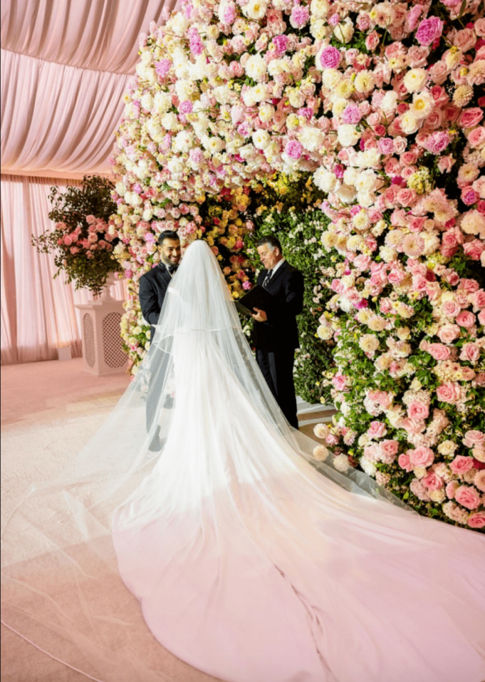 Style｜三婚小甜甜的婚纱设计来自“她”，婚礼还有南瓜车超梦幻！ 更多热点 图3张