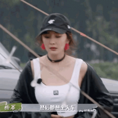 杨幂穿内衣入镜！ 弯腰泄巨胸...超深事业线全看光 娱乐资讯 图4张
