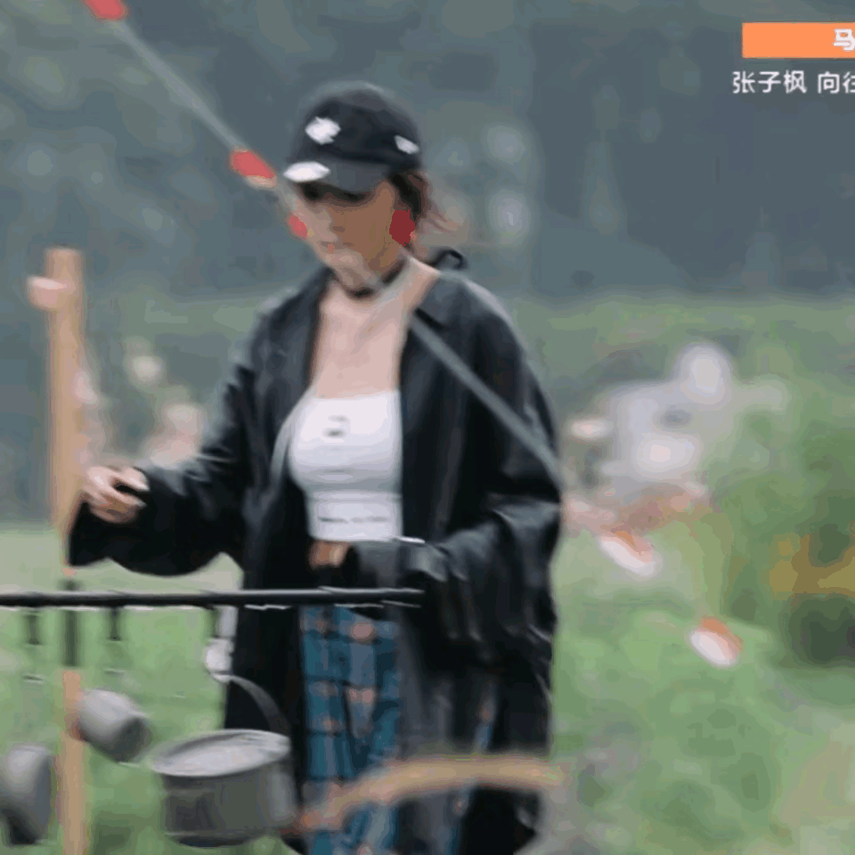 杨幂穿内衣入镜！ 弯腰泄巨胸...超深事业线全看光 娱乐资讯 图5张