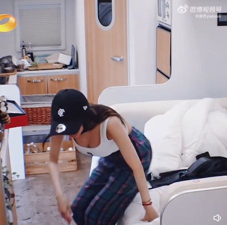 杨幂“超奇特面膜”爆红！敷上后竟撞脸Ironman 娱乐资讯 图3张