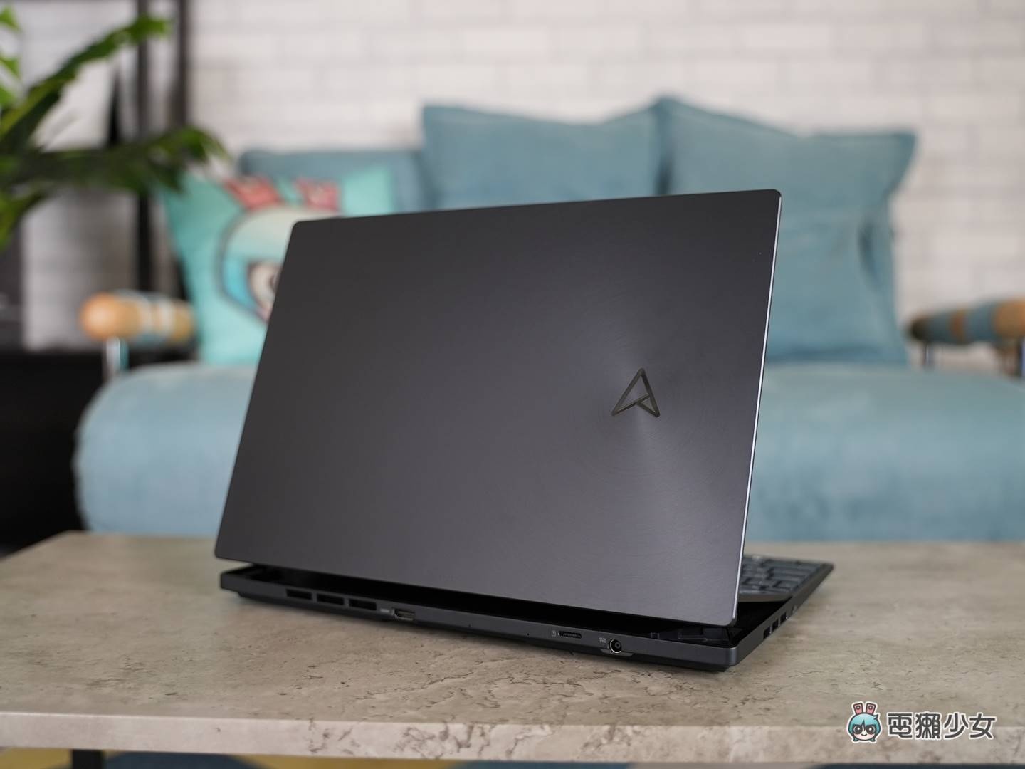 考虑带 14 吋 PC 的设计师？ASUS Zenbook Pro 14 Duo OLED 双萤幕笔电新结构与新色开箱，看见 120Hz OLED 的高规格！ 数码科技 图2张