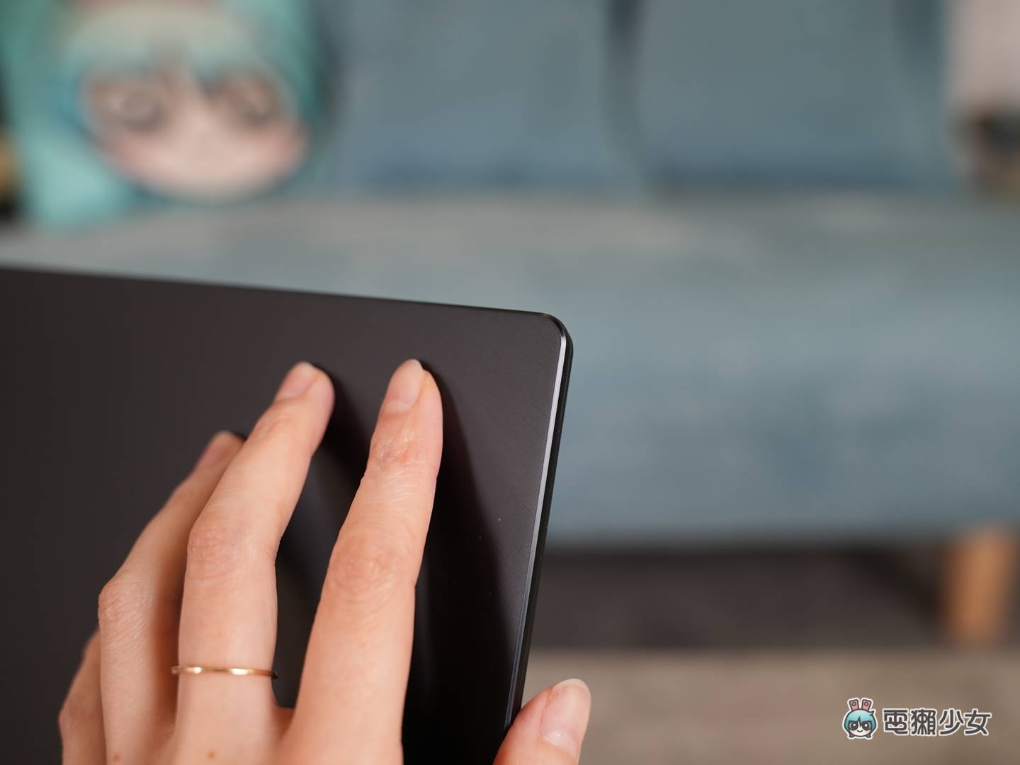 考虑带 14 吋 PC 的设计师？ASUS Zenbook Pro 14 Duo OLED 双萤幕笔电新结构与新色开箱，看见 120Hz OLED 的高规格！ 数码科技 图5张
