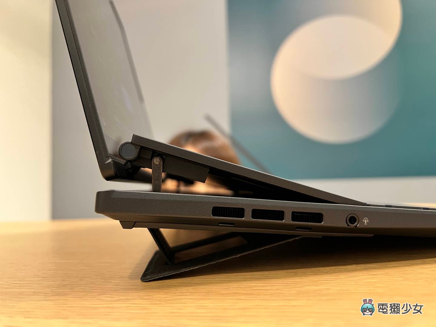 考虑带 14 吋 PC 的设计师？ASUS Zenbook Pro 14 Duo OLED 双萤幕笔电新结构与新色开箱，看见 120Hz OLED 的高规格！ 数码科技 图8张