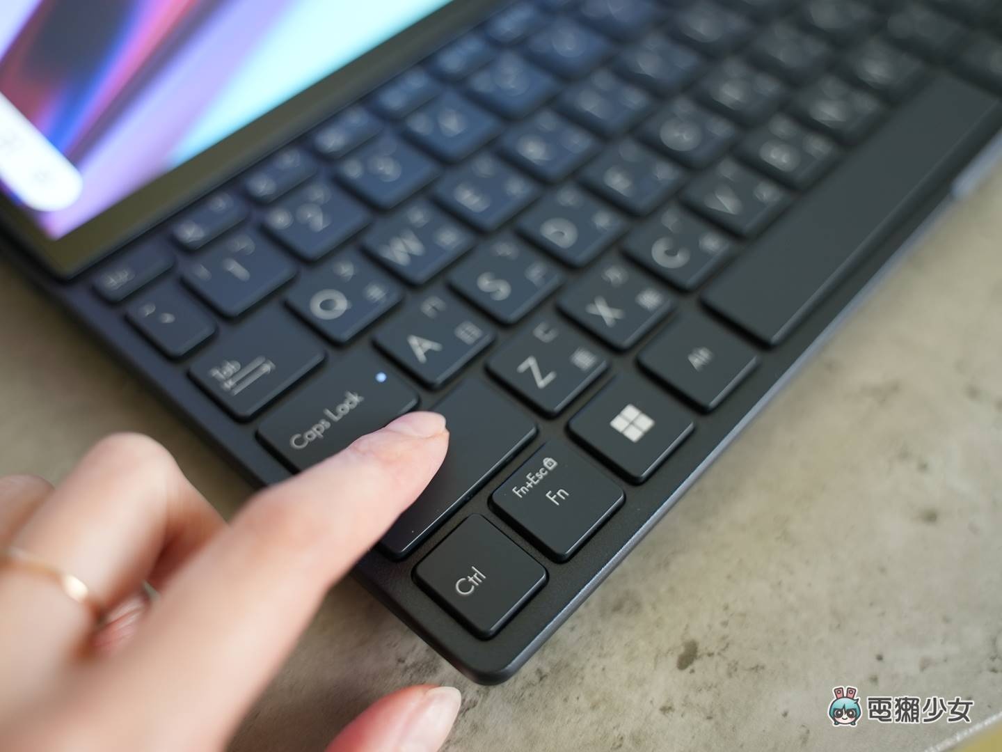 考虑带 14 吋 PC 的设计师？ASUS Zenbook Pro 14 Duo OLED 双萤幕笔电新结构与新色开箱，看见 120Hz OLED 的高规格！ 数码科技 图10张