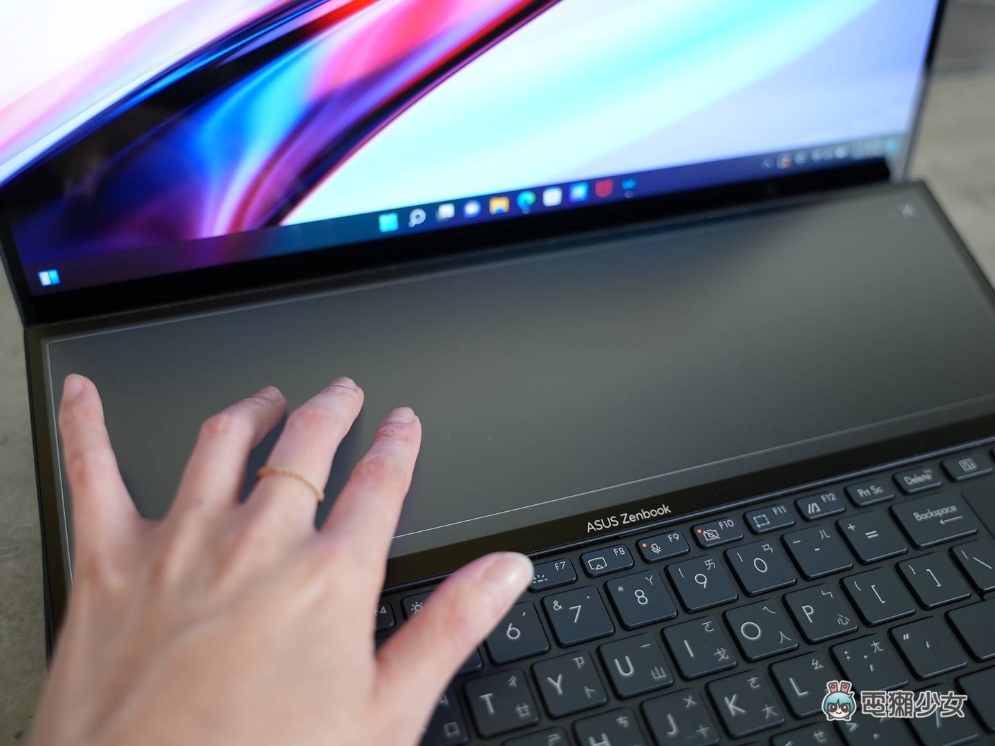 考虑带 14 吋 PC 的设计师？ASUS Zenbook Pro 14 Duo OLED 双萤幕笔电新结构与新色开箱，看见 120Hz OLED 的高规格！ 数码科技 图20张