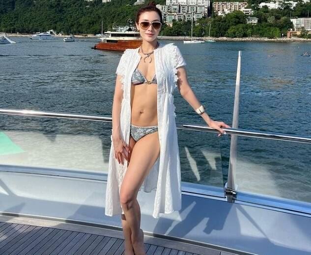 52岁“最美港姐”超狂！鬼门关前救回　大晒腹肌白皙长腿 时尚资讯 图2张
