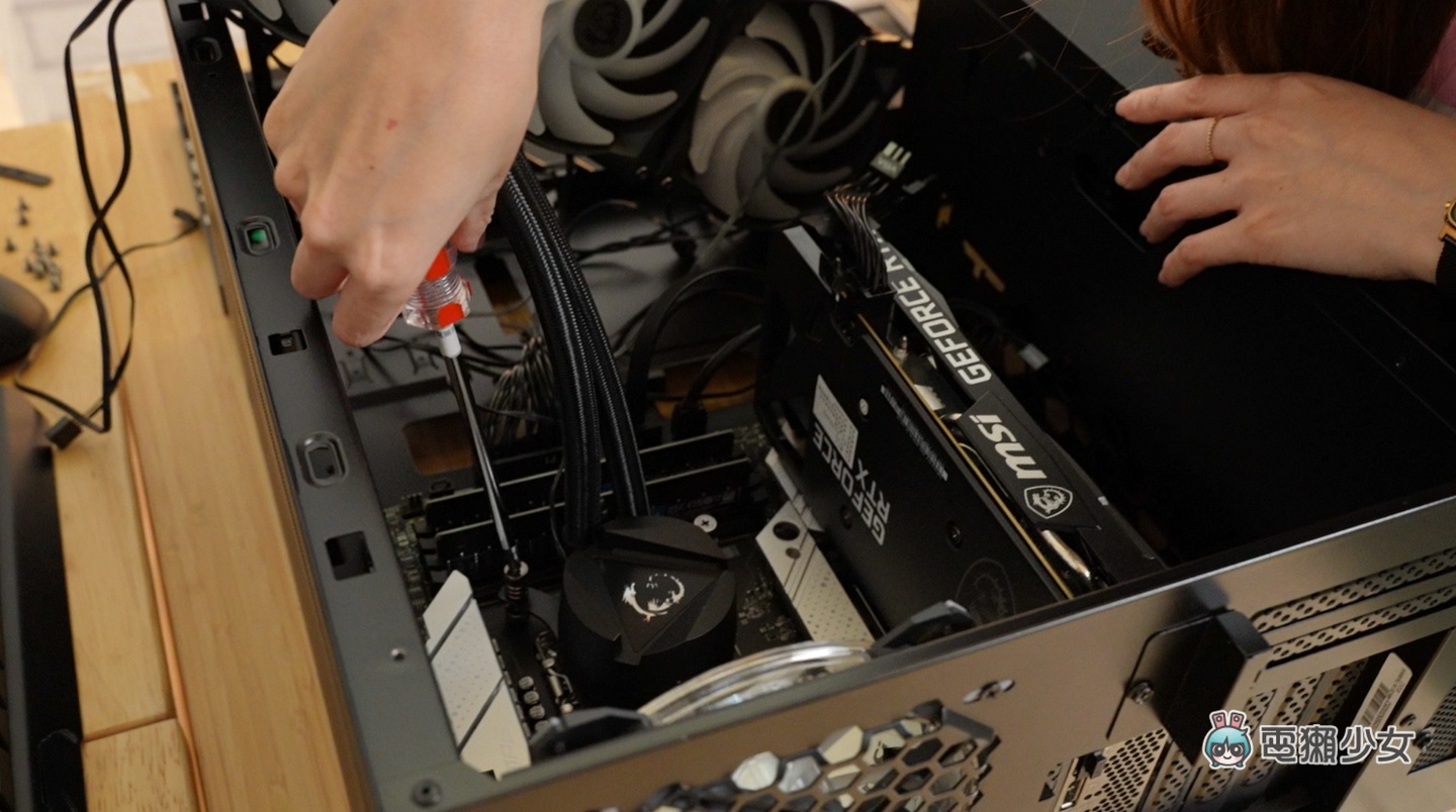 一体式水冷安装真的不难！顶尖 CPU Intel® Core™ i9-12900KS 教你如何在家简易超频 数码科技 图9张