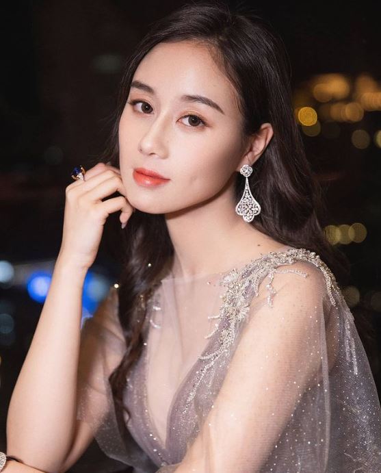 人物 I 赌王最疼爱的小公主！学霸何超欣都被这些名校录取过 更多热点 图4张