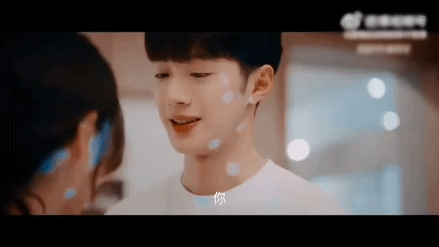 Angelababy狂吻小12岁赖冠霖！ 网热议：黄晓明会不会后悔、吃醋 娱乐资讯 图2张