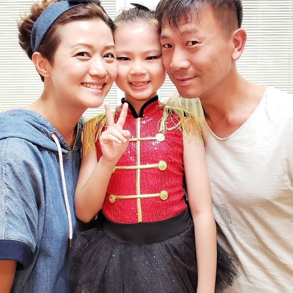陈国邦妻女月底移居泰国！女儿已被当地学校录取 娱乐资讯 图1张