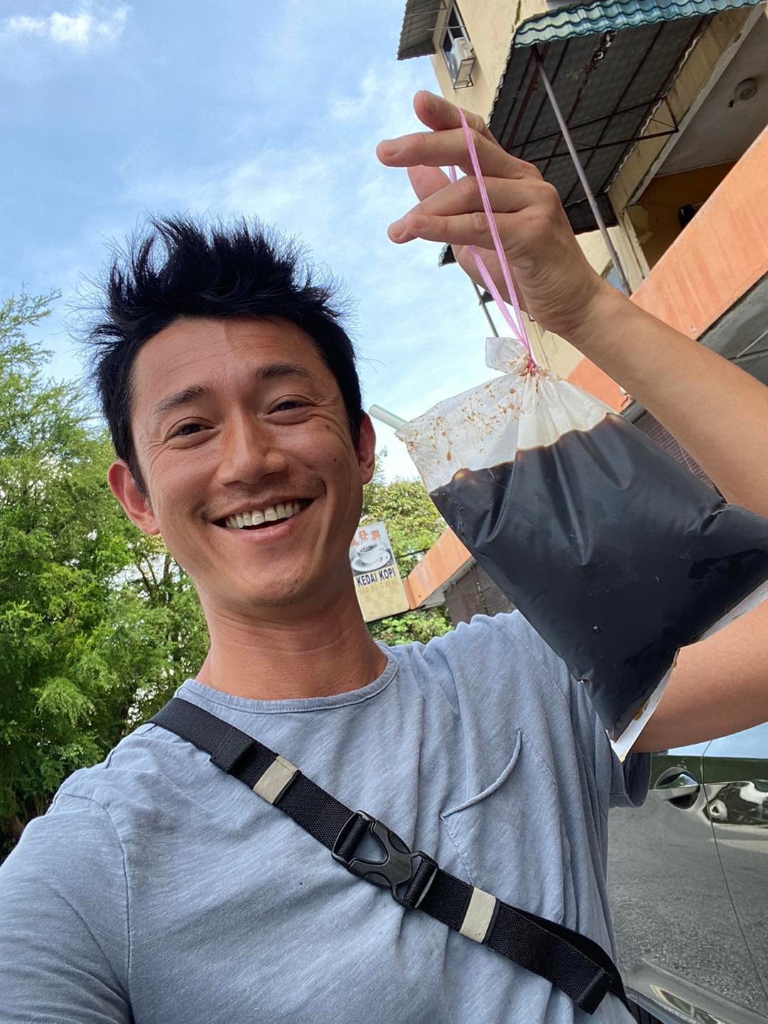 吴慷仁来马遭不明物咬伤下体！ 当场伸手进裤裆抓痒...画面尴尬到不行 娱乐资讯 图1张