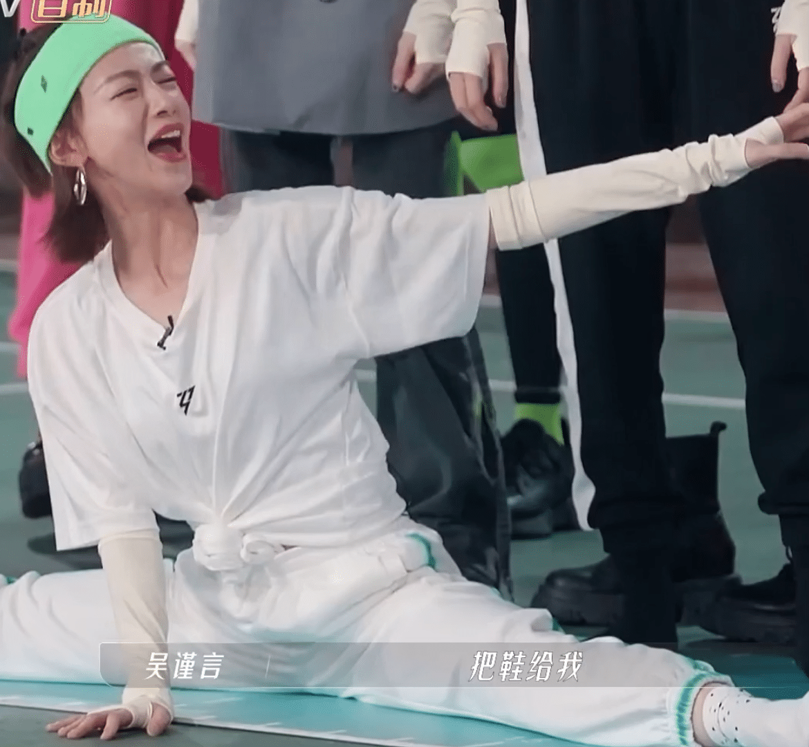 《乘风破浪》大玩“一只马”接力！吴谨言自嘲：我输在了腿短 娱乐资讯 图4张