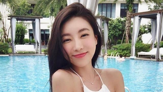 《玩很大》女神穿泳装正面不得了！狂挖5洞晒“东西半球” 时尚资讯 图1张