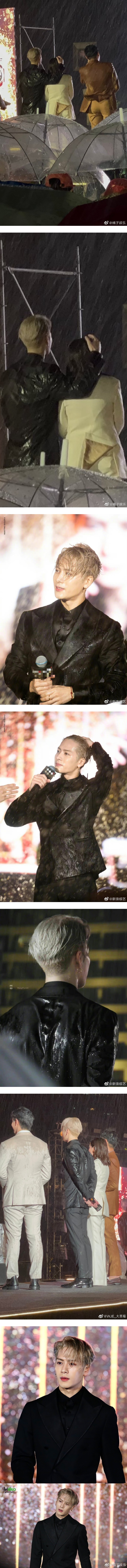 王嘉尔淋雨完成活动！ 伸手护头为女生挡雨...苏爆了 娱乐资讯 图2张