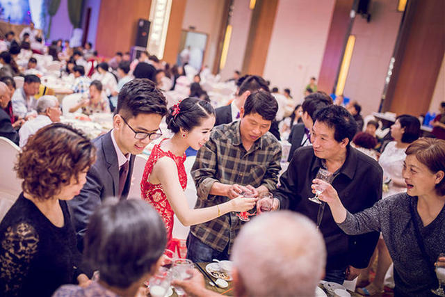 婚嫁 I 出席婚宴红包怎样给才不失礼？5个点做好避免得罪人 更多热点 图3张