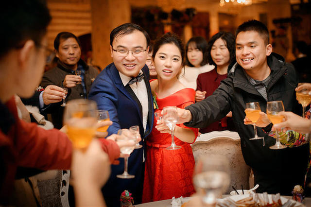 婚嫁 I 出席婚宴红包怎样给才不失礼？5个点做好避免得罪人 更多热点 图5张